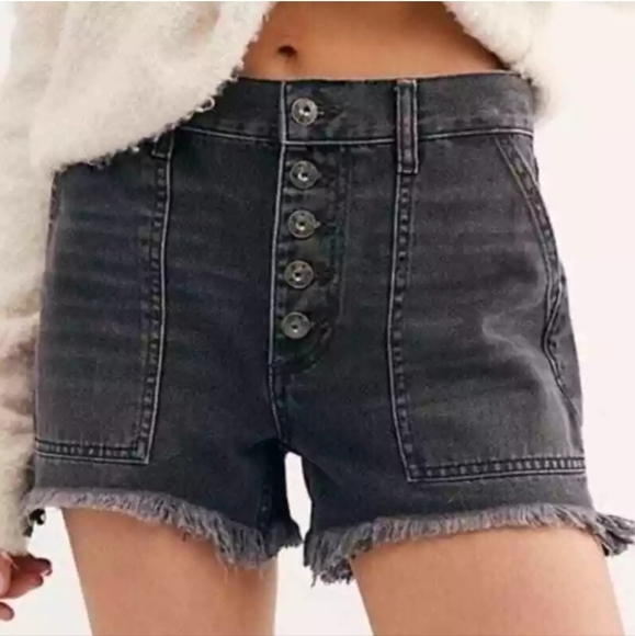 We The Free Pants - WeThe Free Jesse Carpenter Fray Hem Button Fly Faded Black Shorts Size 30